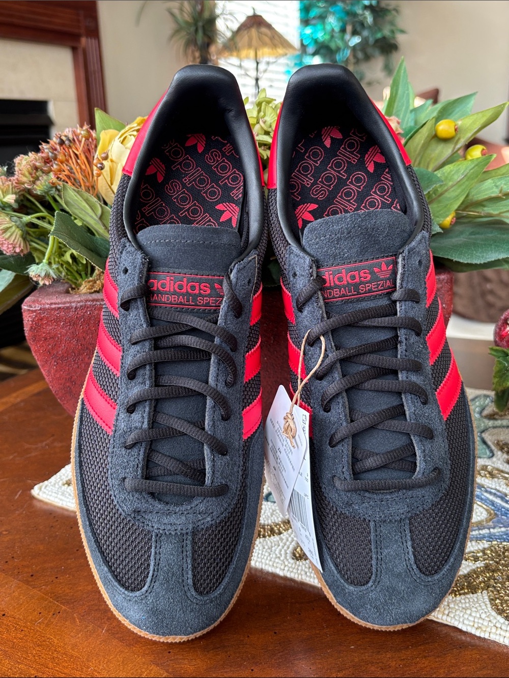 Adidas HANDBALL SPEZIAL Black Suede Red 3-Stripe Lace Up Sneakers Gum Rubber - Picture 4 of 14